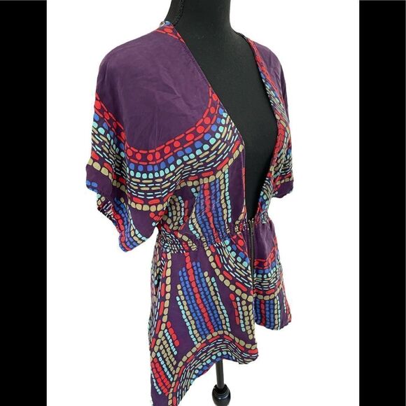 Abstract print 100% silk zip front top, shark bite hem, dolman sleeve, size S - Picture 4 of 5